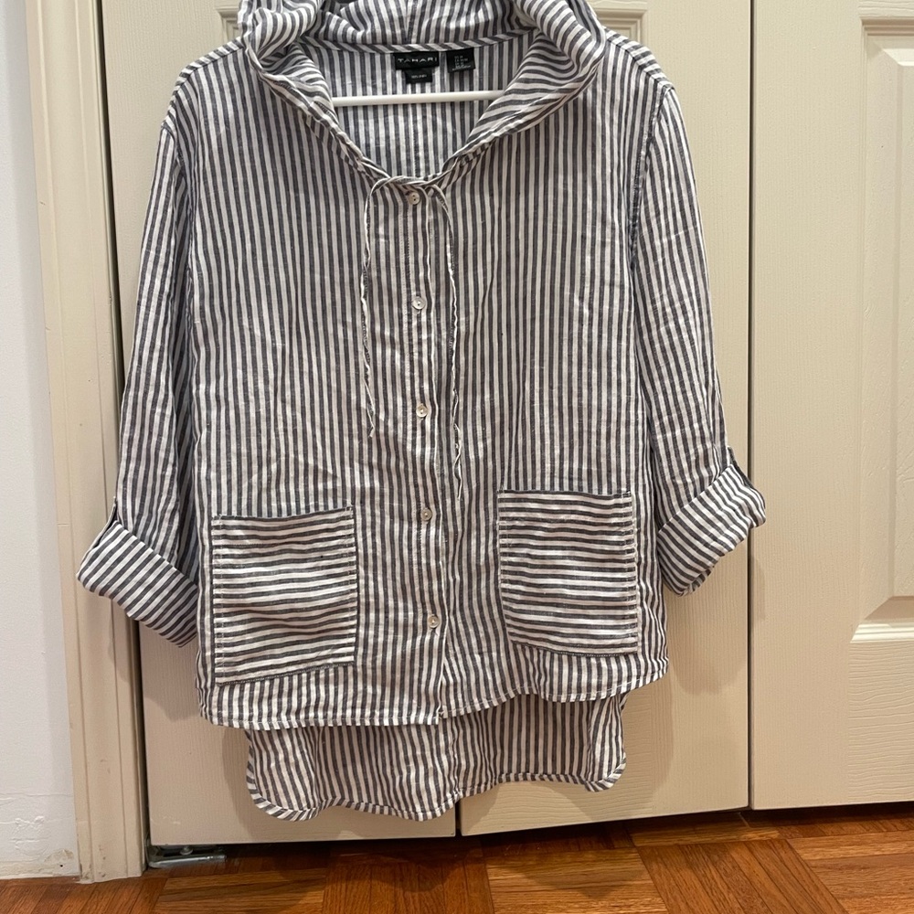 TAHARI linen grey and white summer tunic. adjustable sleeve length with ties.